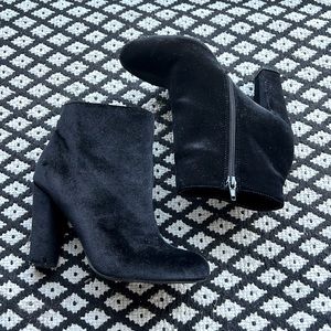 Bamboo velvet round toe boots size 7